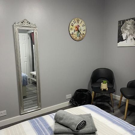 Grays Accommodation B&B מראה חיצוני תמונה