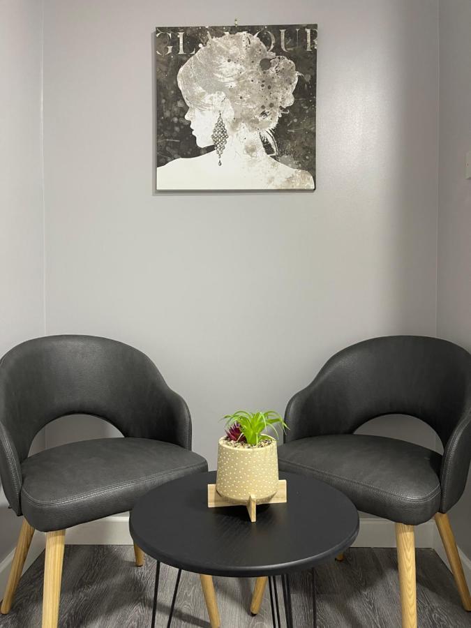 Grays Accommodation B&B מראה חיצוני תמונה