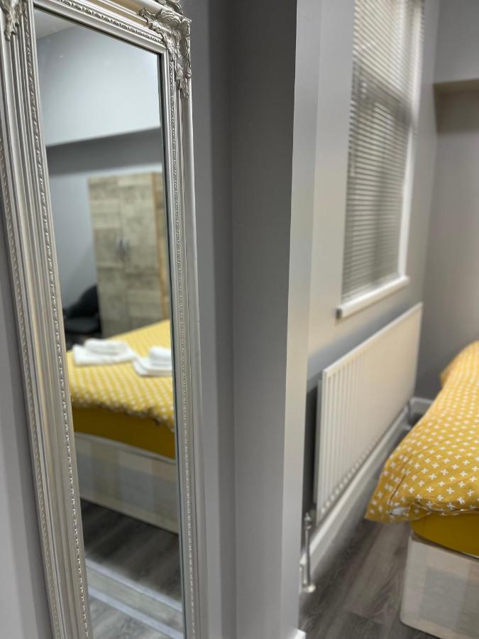 Grays Accommodation B&B מראה חיצוני תמונה